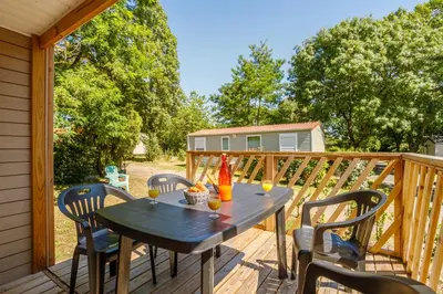 Balcon ou terrasse dans l'établissement Camping Ushuaïa Villages Le Parc de la Grève