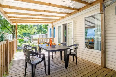 Balcon ou terrasse dans l'établissement Camping Ushuaïa Villages Le Parc de la Grève