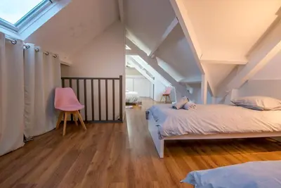 Un ou plusieurs lits dans un hébergement de l'établissement le repos de l'aubance , avec grand jardin et SPA