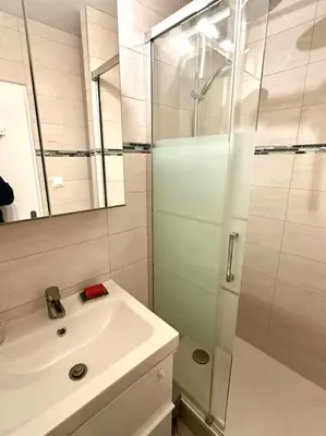 Salle de bains dans l'établissement Pieds dans l'eau vue mer