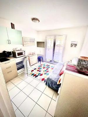 Cuisine ou kitchenette dans l'établissement Petit Cocon près de la grande plage