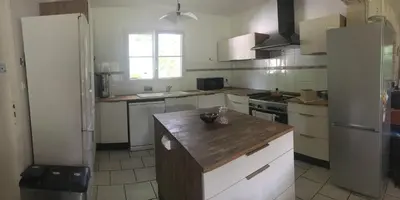 Cuisine ou kitchenette dans l'établissement Chambre d'hôtes Sous Les Grands Chênes NOMADE