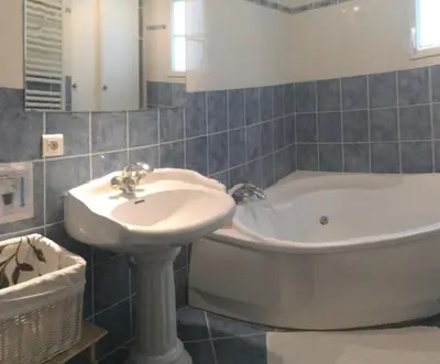 Salle de bains dans l'établissement Chambre d'hôtes Sous Les Grands Chênes BOHEME