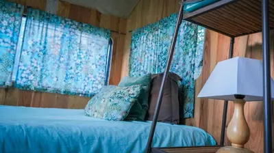 Un ou plusieurs lits dans un hébergement de l'établissement Chambre d'hôtes Sous Les Grands Chênes Cabane du CHENE