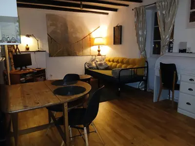 Coin salon dans l'établissement Studio indépendant T1, entre Nantes et Rennes