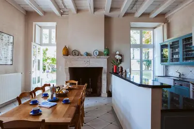 Cuisine ou kitchenette dans l'établissement Château Chevreuil