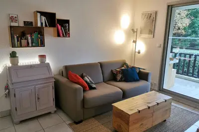 Coin salon dans l'établissement T2 cosy - vue sur le golf - proche plage