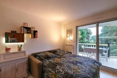 Un ou plusieurs lits dans un hébergement de l'établissement T2 cosy - vue sur le golf - proche plage