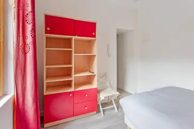 Un ou plusieurs lits dans un hébergement de l'établissement Chambres centre-ville avec espaces partagés - accessibles et abordables