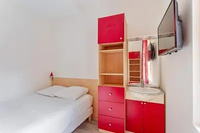 Un ou plusieurs lits dans un hébergement de l'établissement Chambres centre-ville avec espaces partagés - accessibles et abordables