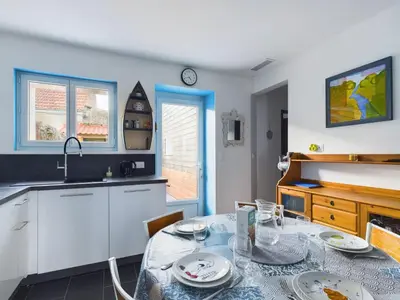 Cuisine ou kitchenette dans l'établissement St Hilaire de Riez, Maison de ville pour 6