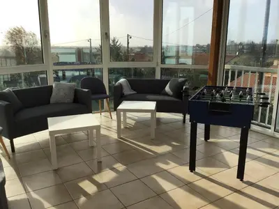 Coin salon dans l'établissement Le Gîte de Mellonia - 15 personnes - 20mn du Parc