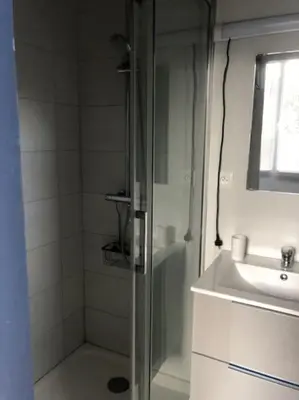 Salle de bains dans l'établissement appartement indépendant dans jardin privé