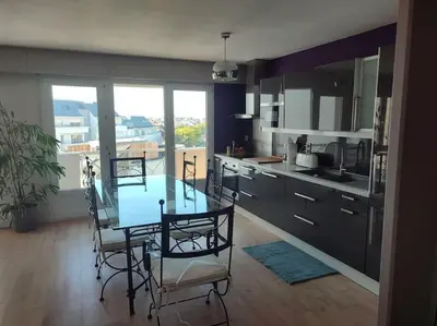 Cuisine ou kitchenette dans l'établissement Grand T2 lumineux avec parking