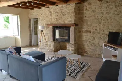 Télévision ou salle de divertissement dans l'établissement Gite coteau de la vouraie