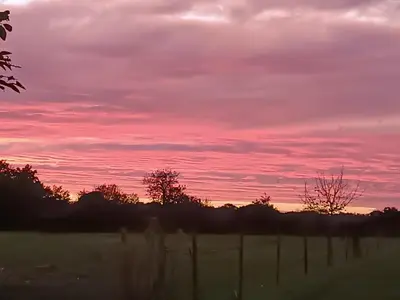 Lever ou coucher de soleil vu de la maison d'hôtes ou à proximité