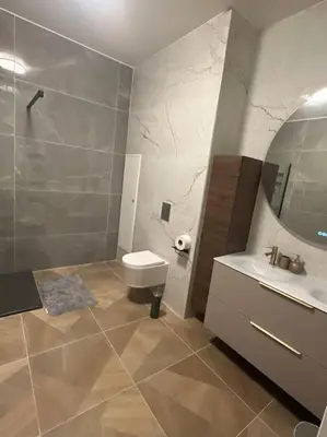 Salle de bains dans l'établissement Appartement 4 chambres