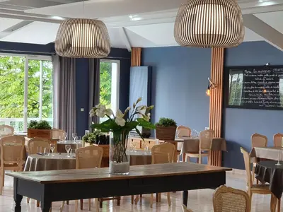 Restaurant ou autre lieu de restauration dans l'établissement Hôtel Restaurant les Voyageurs