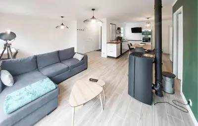 Cuisine ou kitchenette dans l'établissement Beautiful Home In La Plaine Sur Mer