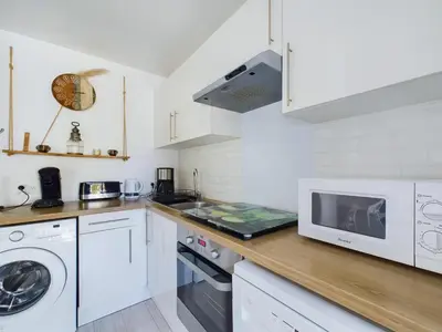 Cuisine ou kitchenette dans l'établissement À 550m de la plage, jolie maison pour 5