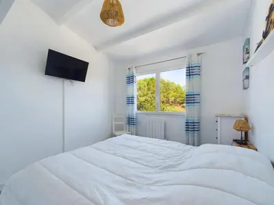Un ou plusieurs lits dans un hébergement de l'établissement À 550m de la plage, jolie maison pour 5