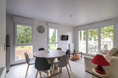 Télévision ou salle de divertissement dans l'établissement L'Escapade pornicaise - Joli appt à Pornic