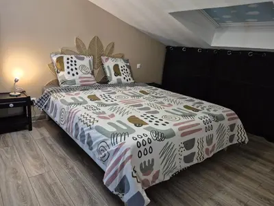 Un ou plusieurs lits dans un hébergement de l'établissement PLAIN PIED, avec mezzanine et espace extérieur 10min Puy du F