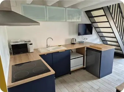 Cuisine ou kitchenette dans l'établissement PLAIN PIED, avec mezzanine et espace extérieur 10min Puy du F