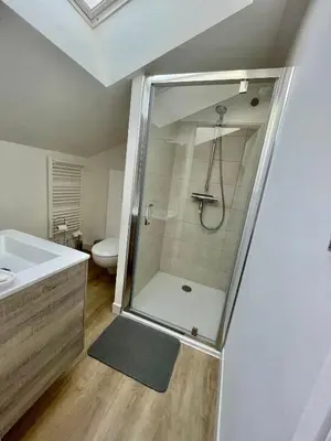 Salle de bains dans l'établissement La maison aux volets bleus