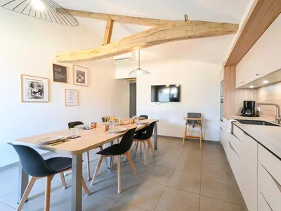 Cuisine ou kitchenette dans l'établissement Gîte L'Art du Rustique Chic - Sérénité et Elégance