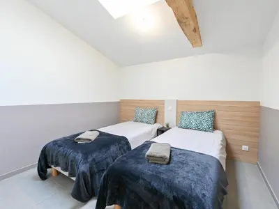 Un ou plusieurs lits dans un hébergement de l'établissement Gîte L'Art du Rustique Chic - Sérénité et Elégance