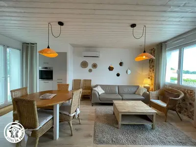 Coin salon dans l'établissement Maison moderne avec clim, jardin et parking, proche plage Noirmoutier - FR-1-426-565