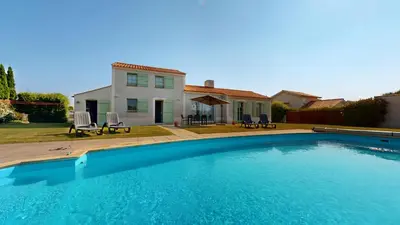 Piscine de l'établissement Villa Emeraude - Golf & Plage ou située à proximité