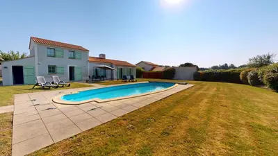 Piscine de l'établissement Villa Emeraude - Golf & Plage ou située à proximité