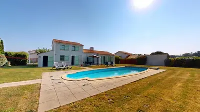 Piscine de l'établissement Villa Emeraude - Golf & Plage ou située à proximité