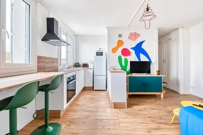 Cuisine ou kitchenette dans l'établissement Le Memphis - T2 Gare - La Bonne Marienne