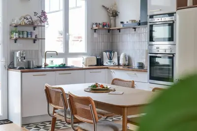 Cuisine ou kitchenette dans l'établissement Superbe maison quartier Gare Angers 4 personnes