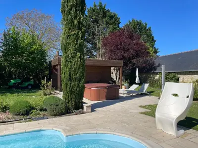 Piscine de l'établissement Manoir des Rosiers ou située à proximité