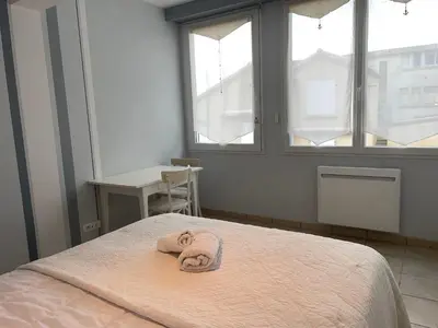 Un ou plusieurs lits dans un hébergement de l'établissement Maison spacieuse à 100m de la plage, 6 pers. - FR-1-323-557