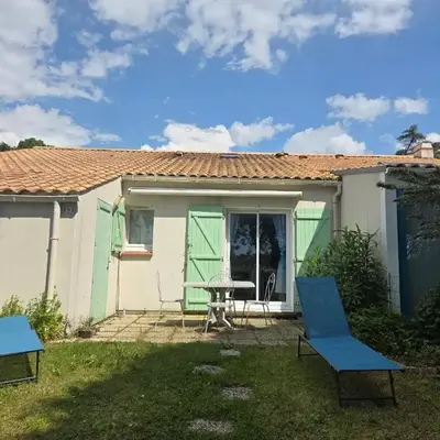 Maison rénovée près de la mer avec 2 piscines