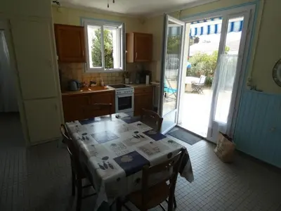 Cuisine ou kitchenette dans l'établissement Fromentine - Appartement RDC 33m² avec jardin, animaux admis, parking - FR-1-540-303