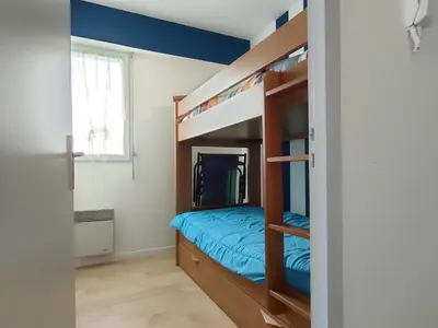 Un ou plusieurs lits dans un hébergement de l'établissement Charmant appartement 5 pers, WIFI, parking privatif en bord de mer - FR-1-323-559