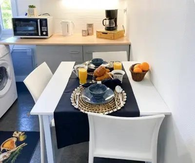Cuisine ou kitchenette dans l'établissement Appartement au calme 3 personnes