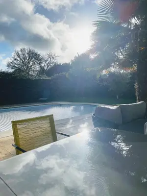 Piscine de l'établissement Comme une evidence ou située à proximité