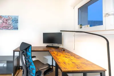 Télévision ou salle de divertissement dans l'établissement Mail Pablo Picasso BIS -Parking