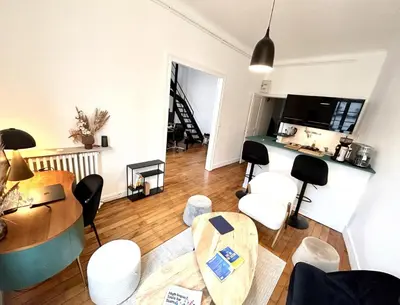 Télévision ou salle de divertissement dans l'établissement Beau Duplex plein centre avec vue, idéal télétravail