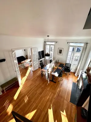 Coin salon dans l'établissement Beau Duplex plein centre avec vue, idéal télétravail