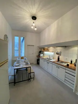 Cuisine ou kitchenette dans l'établissement L'Appartement Privilège - 4 chambres - Coeur d'Angers, Spacieux et Élégant