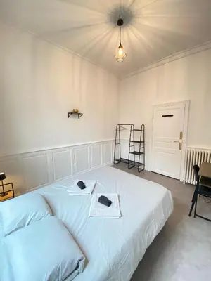 Un ou plusieurs lits dans un hébergement de l'établissement L'Appartement Privilège - 4 chambres - Coeur d'Angers, Spacieux et Élégant