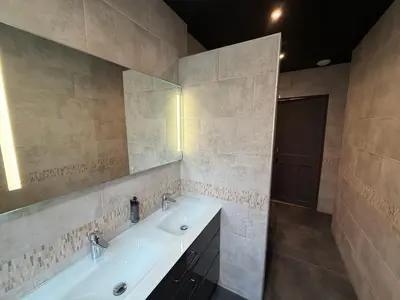 Salle de bains dans l'établissement Suite Marguerite - Haussmannien chic hyper centre